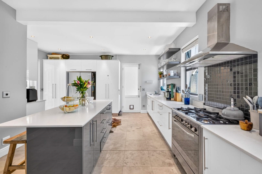 5 Bedroom Property for Sale in Claremont Upper Western Cape
